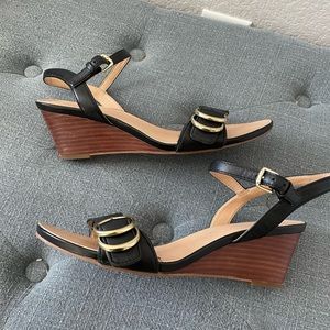 Franco Sarto Dusty leather wedge sandal in black with gold detail. Size 8.5